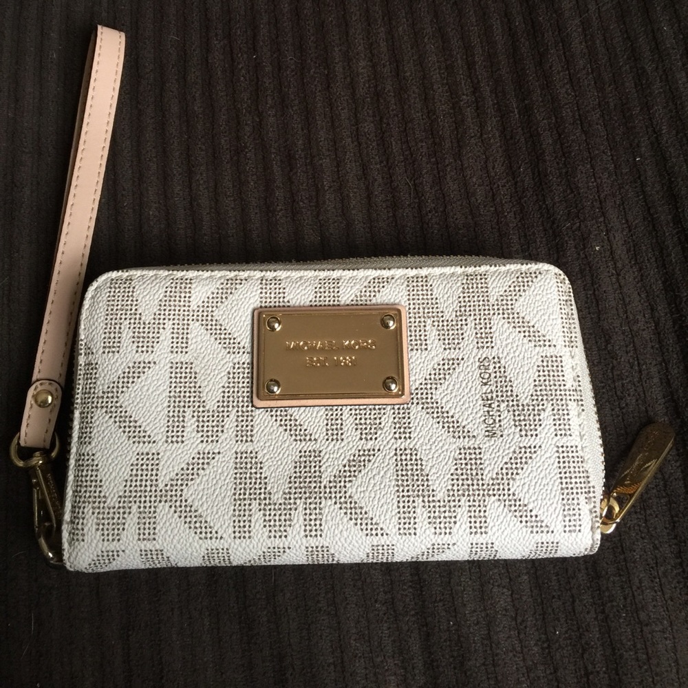 Authentic Michael Kors Wristlet Wallet