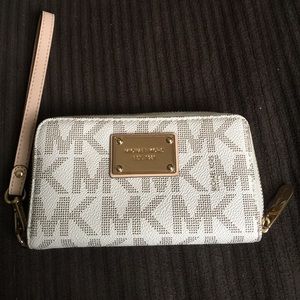 Authentic Michael Kors Wristlet Wallet
