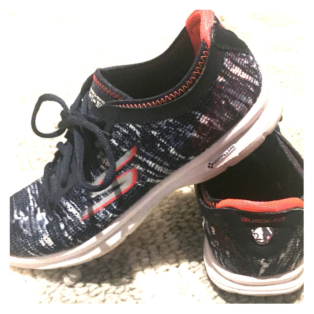 NWOT sketchers tennis shoes