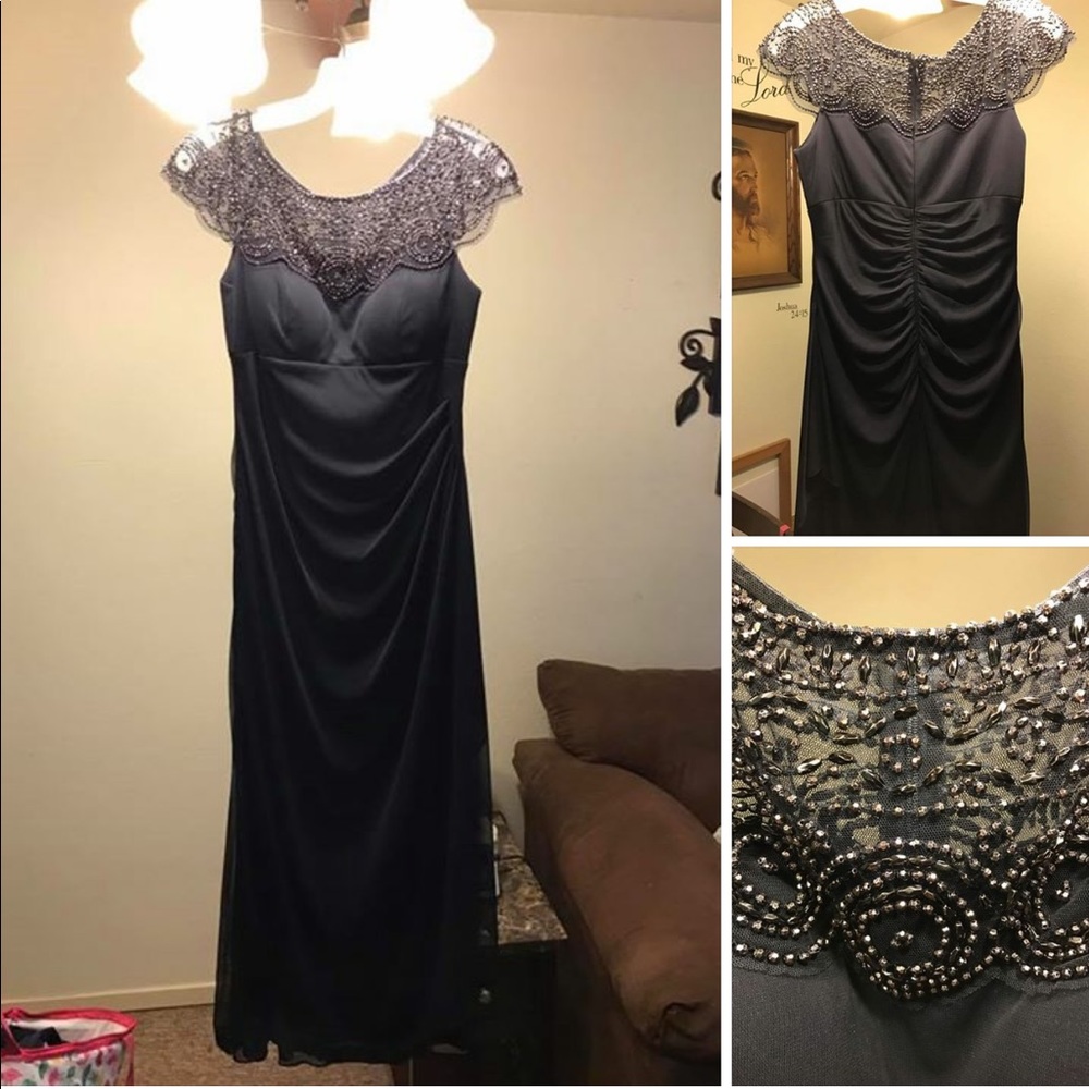 Gorgeous dress ! Navy blue !