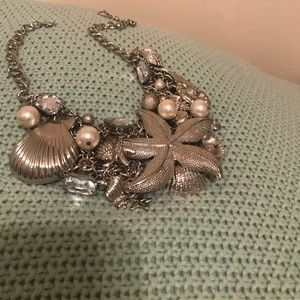 Gourgous seashell necklace