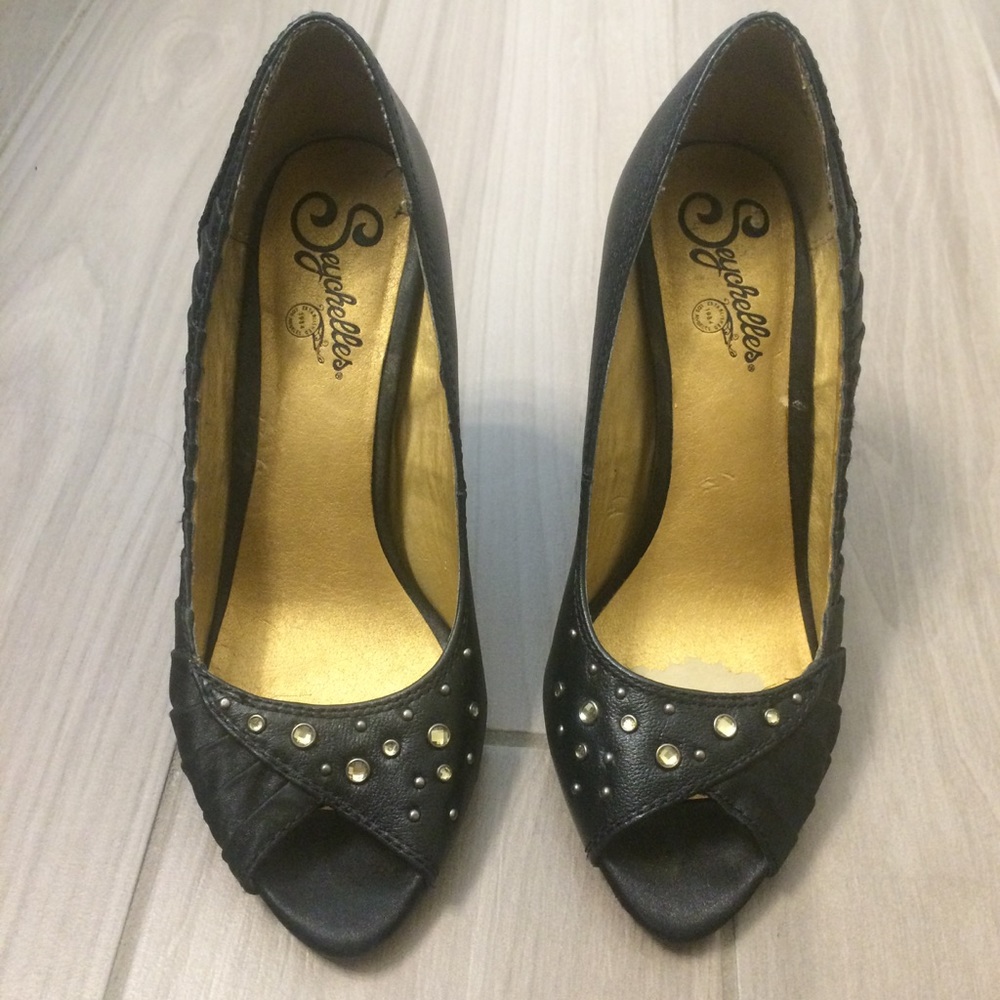 Seychelles peep toe heels