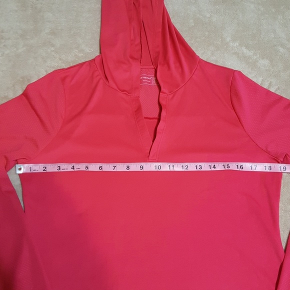Hooded Performance Shirt. Size Medium. - Picture 5 of 8