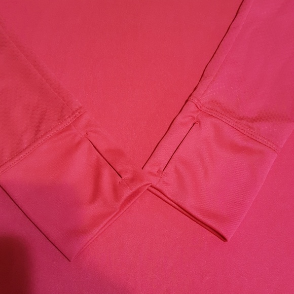 Hooded Performance Shirt. Size Medium. - Picture 7 of 8