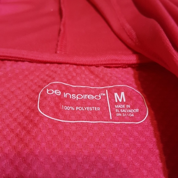 Hooded Performance Shirt. Size Medium. - Picture 8 of 8