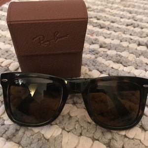 Ray-Ban Wayfarer Folding Sunglasses and Case