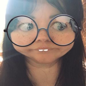 Meet your Posher, Denise