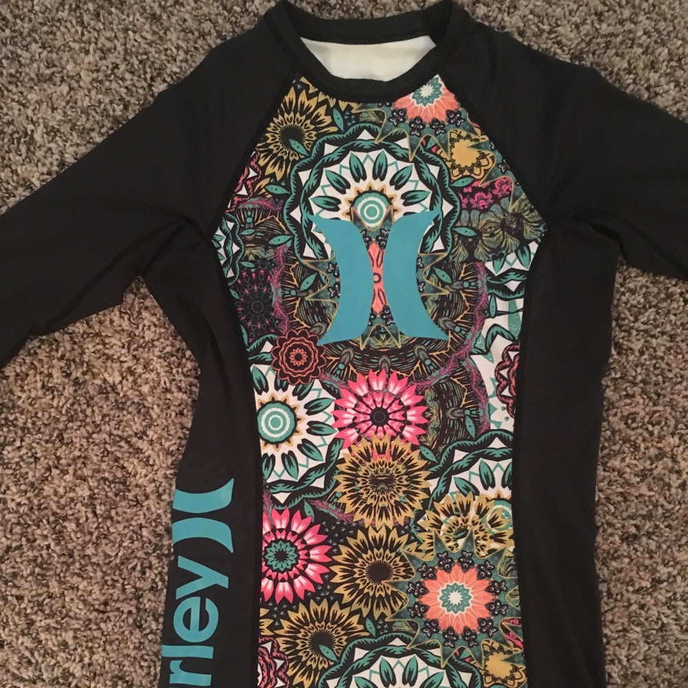 Hurley Surf Shirt- UPF-50- great condition ❤️
