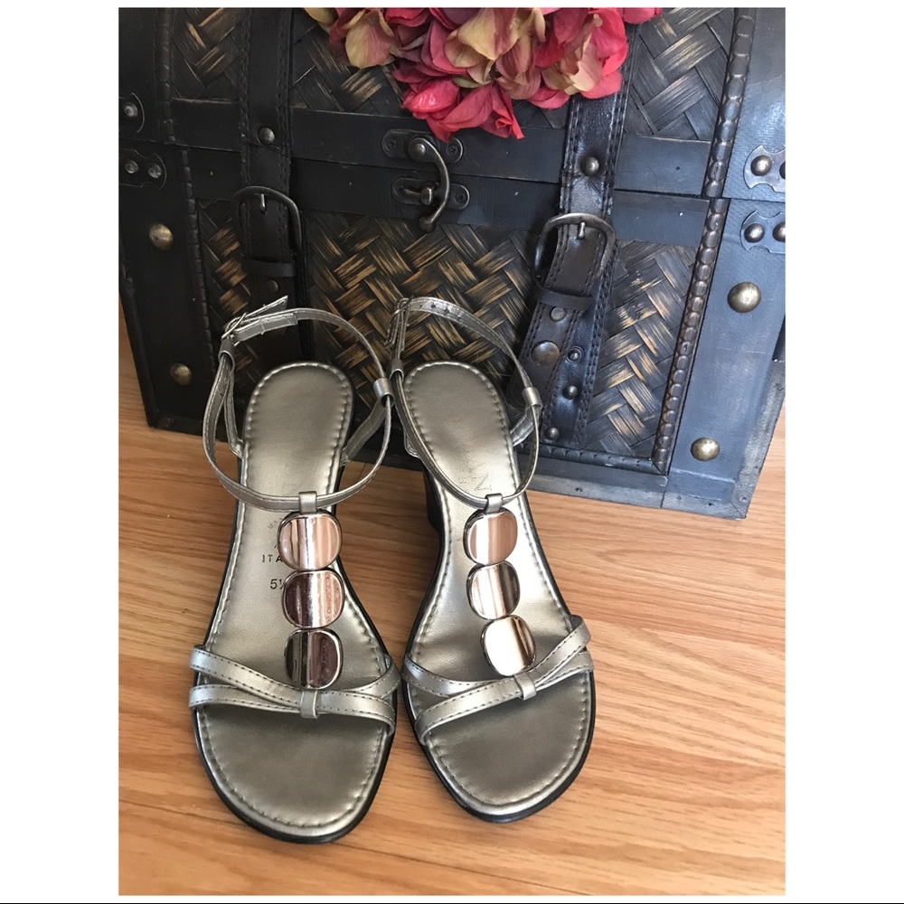 ITALIAN SHOEMAKERS wedge sandals 👡