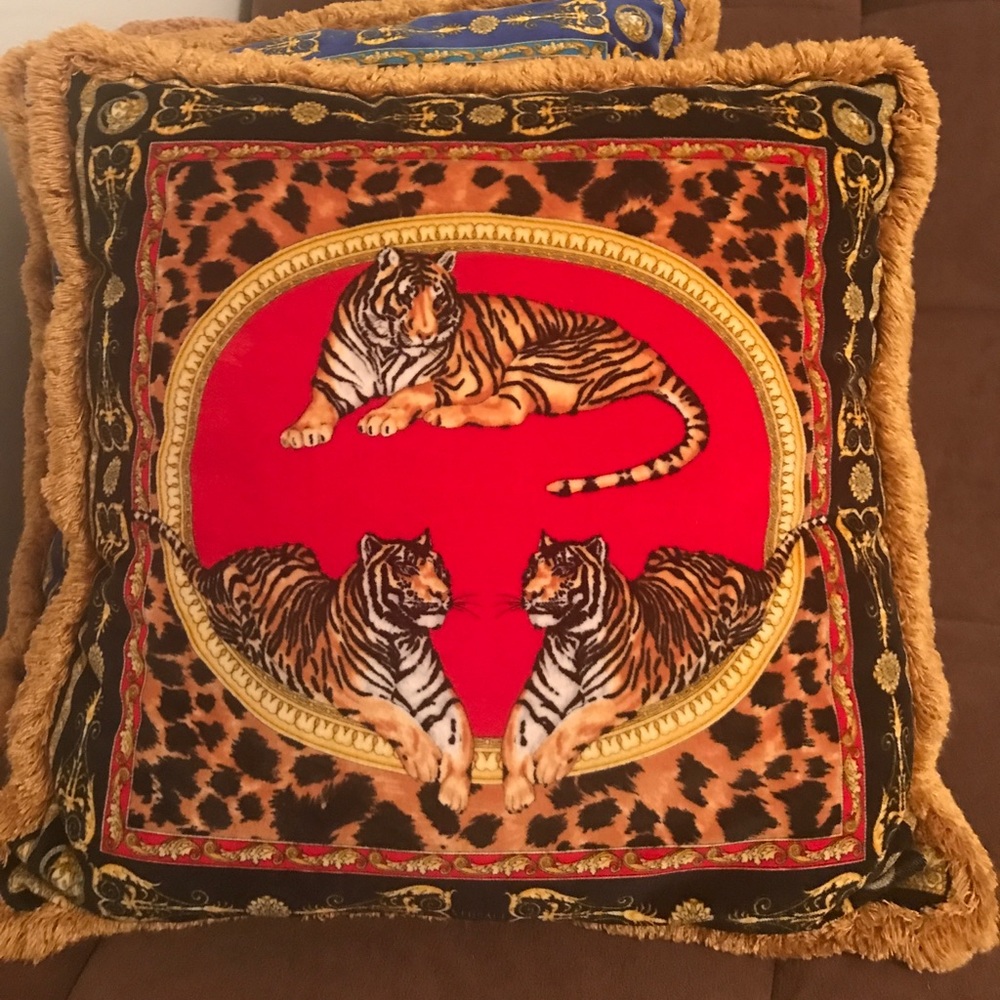 Versace vintage retired throw pillow - Picture 1 of 7