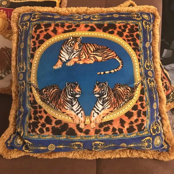 Versace vintage retired throw pillow - Picture 3 of 7
