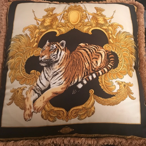 Versace vintage retired throw pillow - Picture 5 of 7