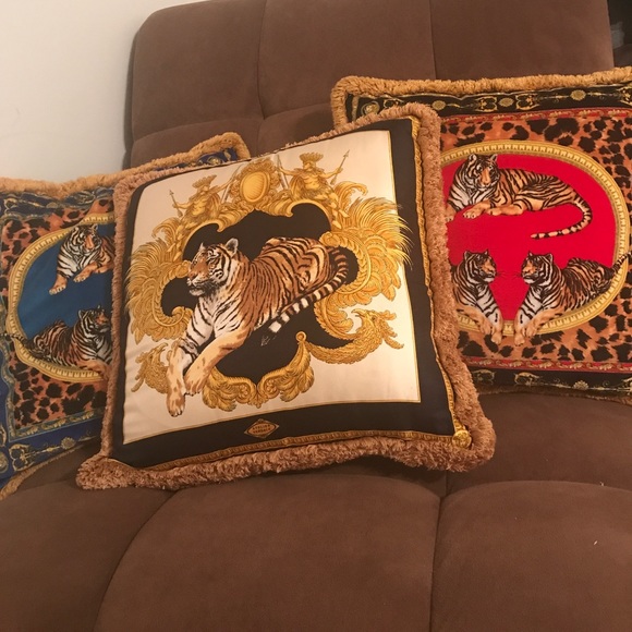 Versace vintage retired throw pillow - Picture 6 of 7