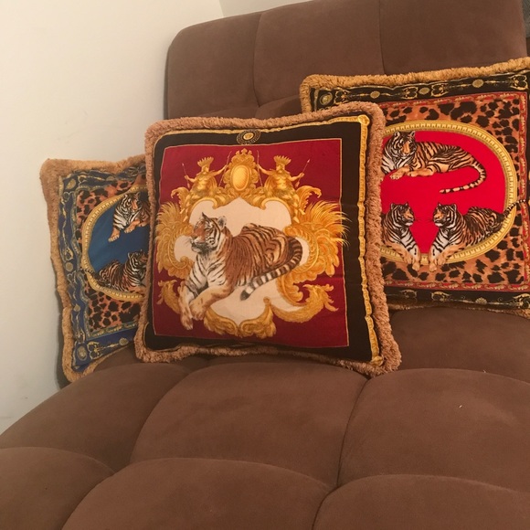 Versace vintage retired throw pillow - Picture 7 of 7
