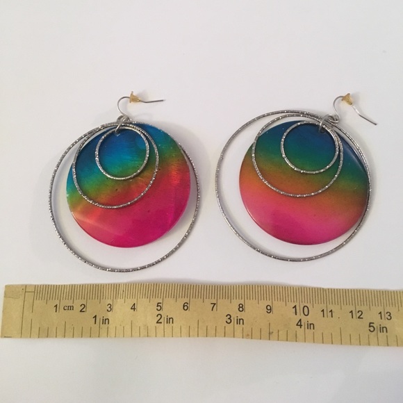Multi color hanging hoop earrings - Picture 2 of 3