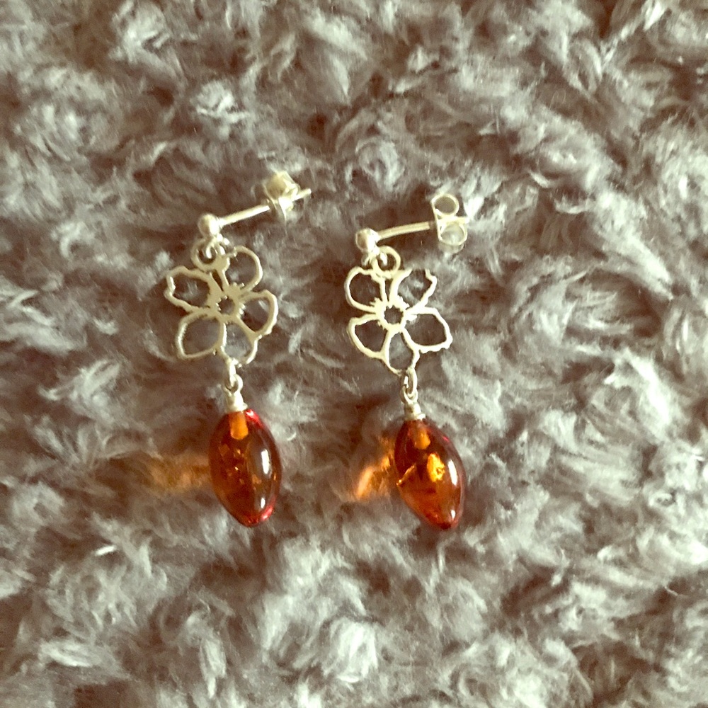 Flower earrings with Amber