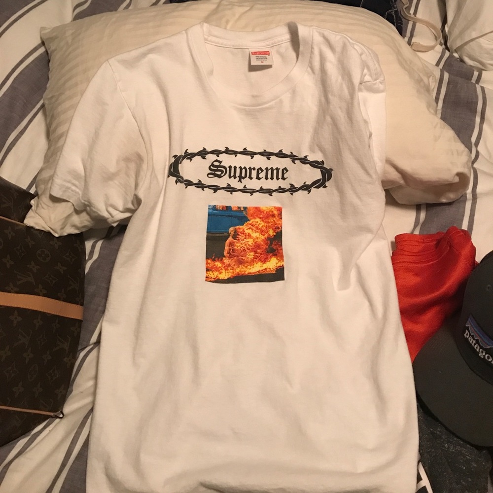 Supreme eternal tee shirt