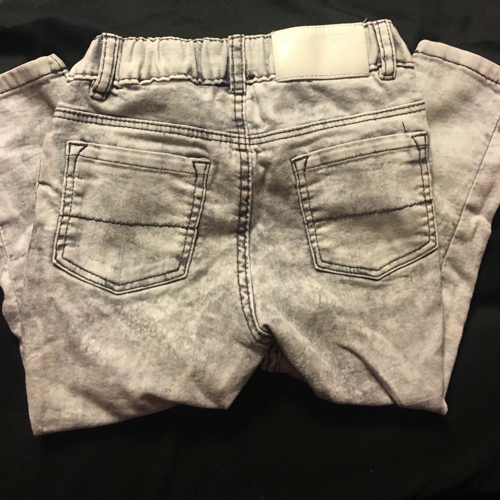 Clothes - Picture 3 of 3