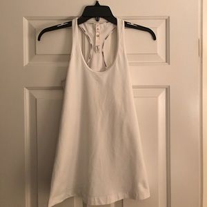 Lululemon 🍋 white tank