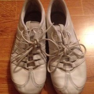 White Nike Cheer Shoes Women's size 8.5, flexible