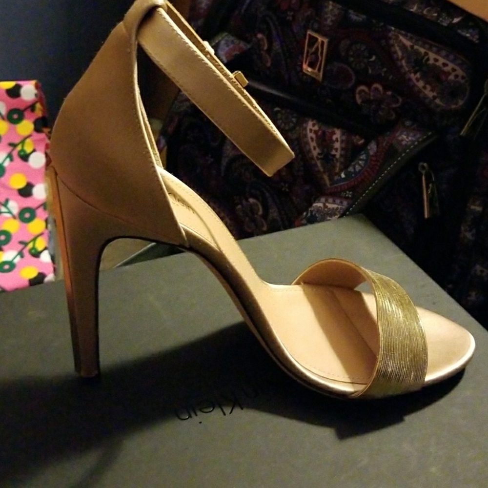 Shoes - Picture 3 of 7