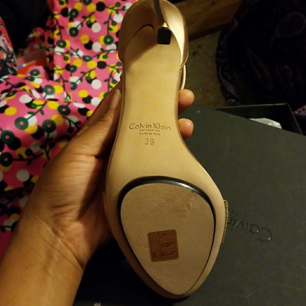 Shoes - Picture 4 of 7