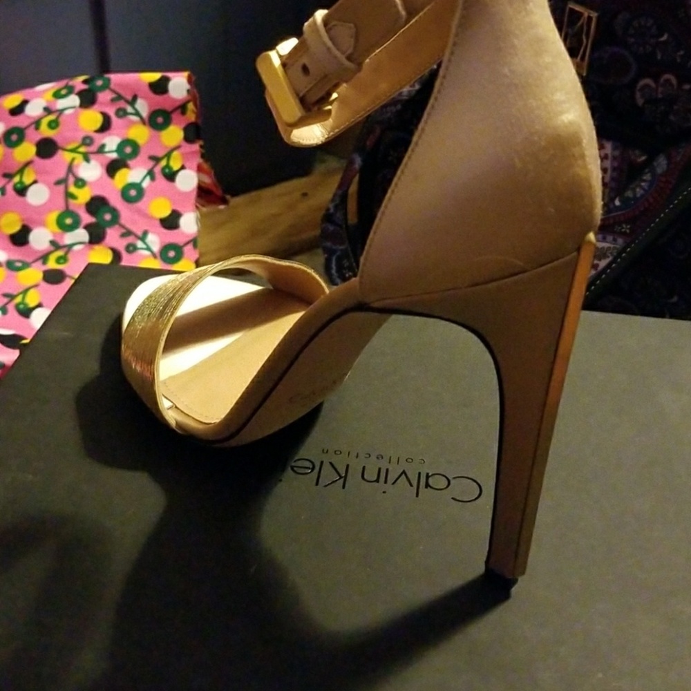 Shoes - Picture 6 of 7