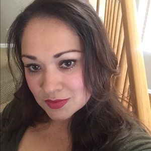 Meet your Posher, Lilia