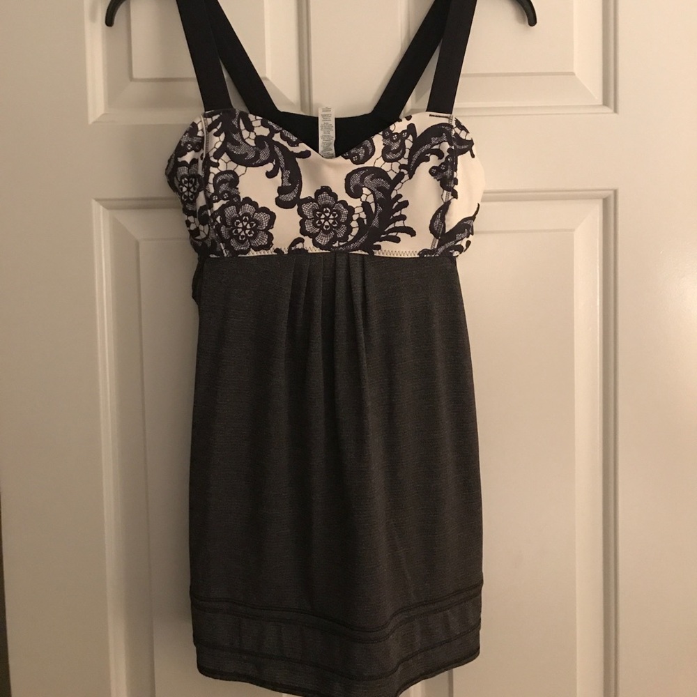 Lululemon 🍋 pattern workout tank