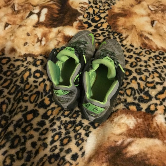 Shoes - Picture 2 of 3