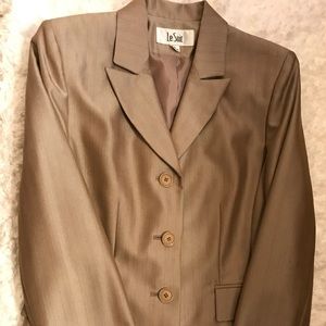 Size 6 Le Suit Dark Gold shadow stripe pants suit