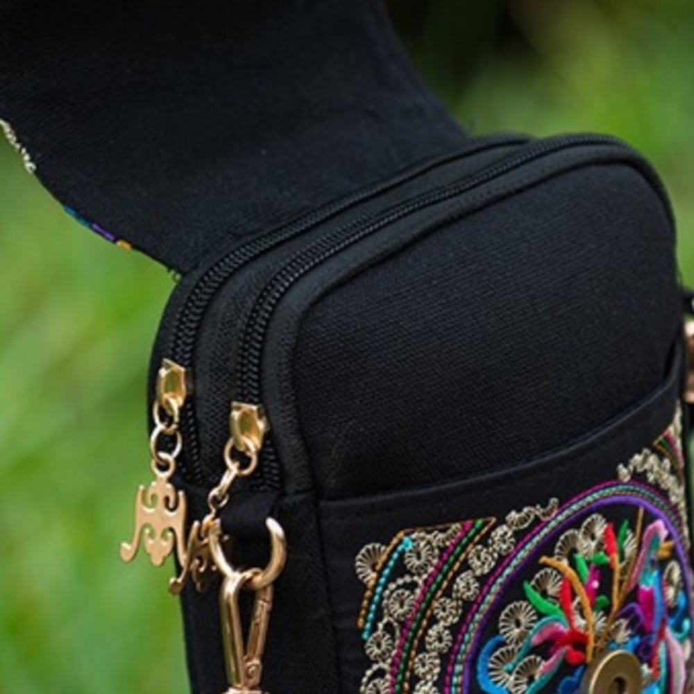 Small Vintage Boho Embroidery Crossbody Handbag - Picture 3 of 8