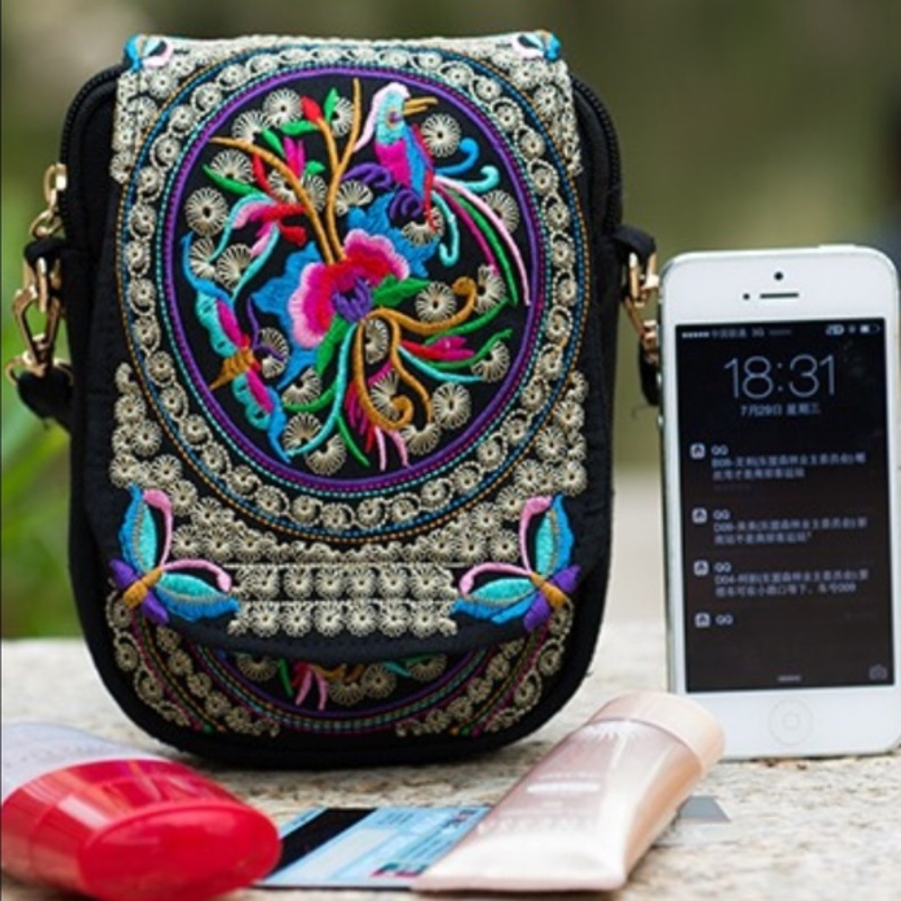 Small Vintage Boho Embroidery Crossbody Handbag - Picture 4 of 8