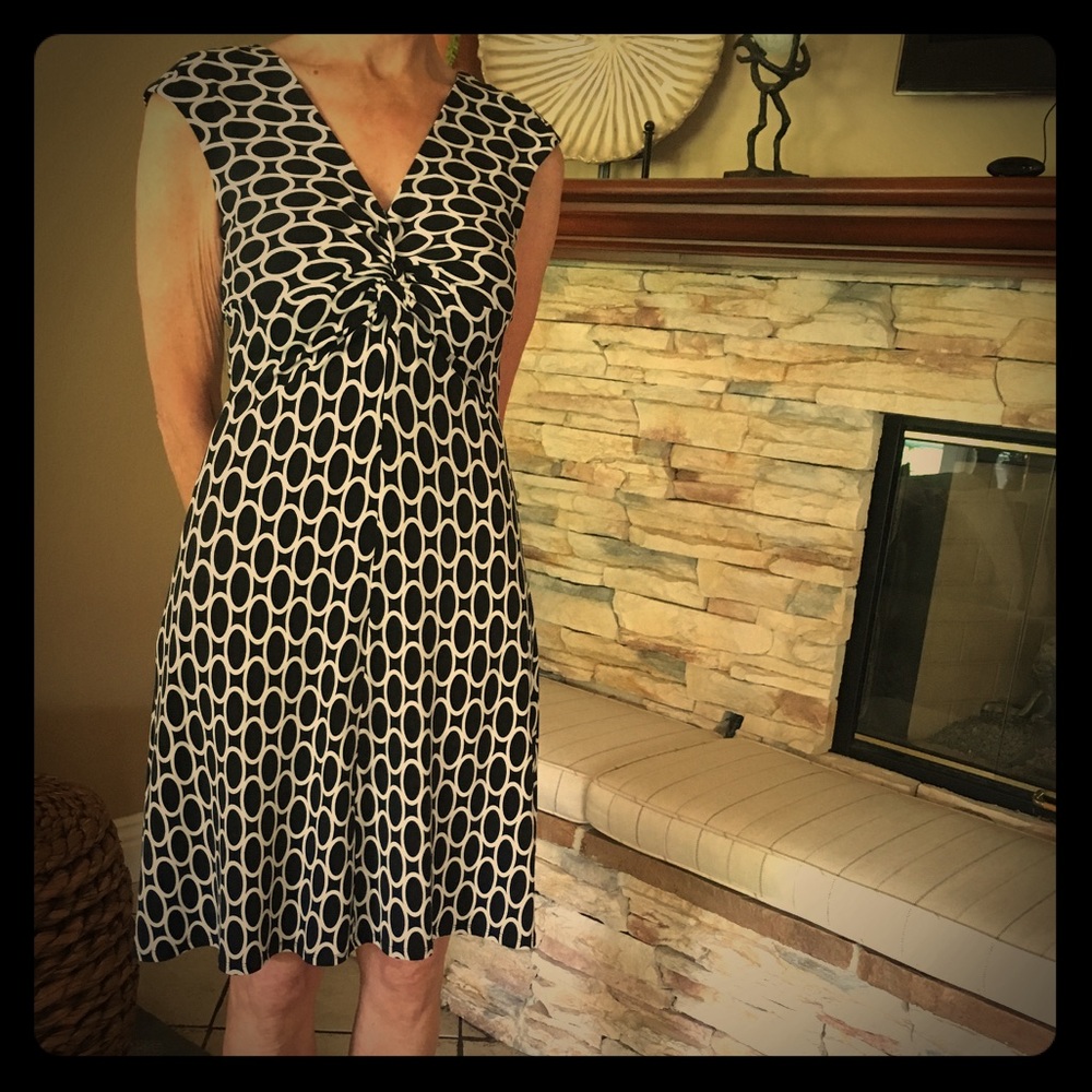 White House Black Market- Mini Dress - Size 6