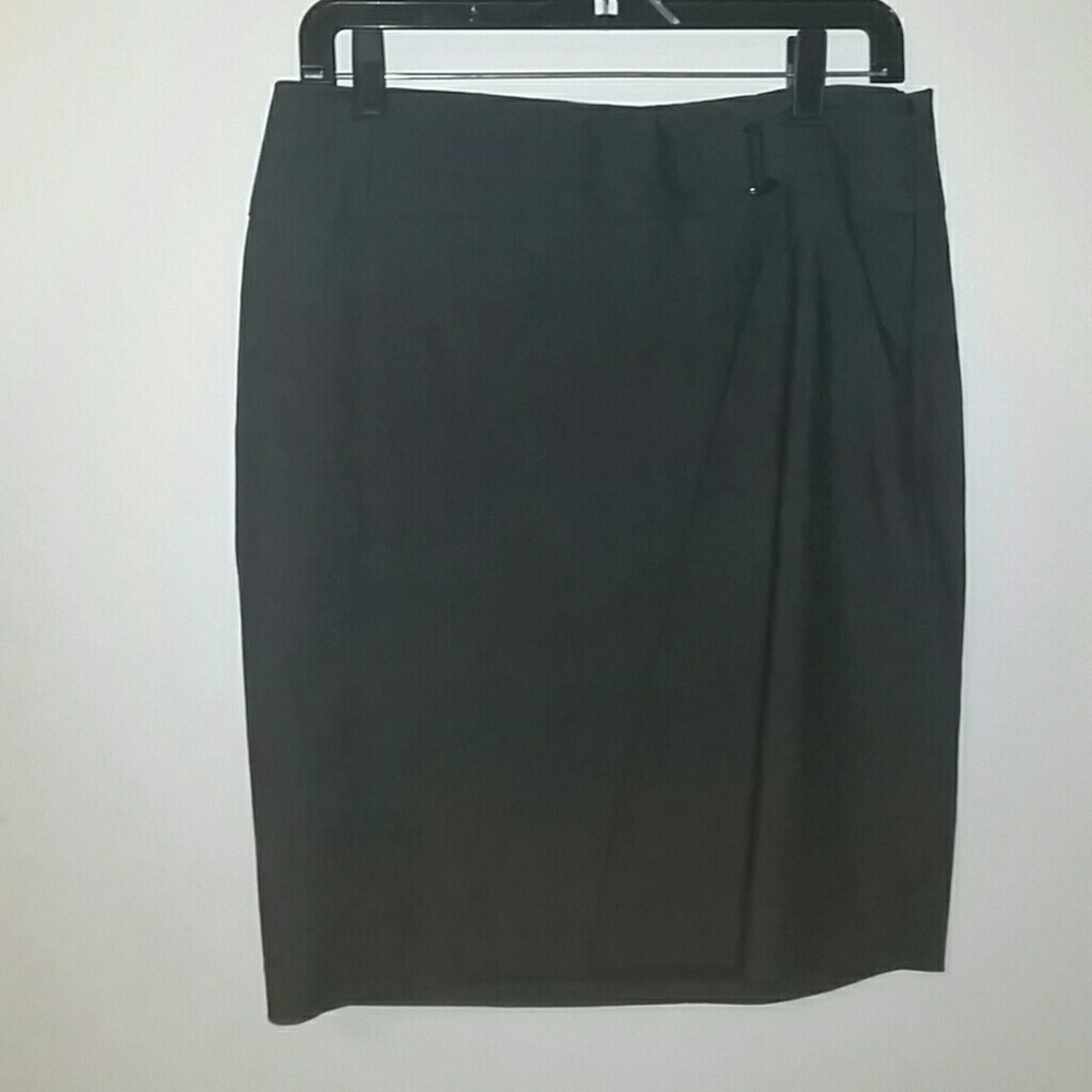 The Limited sz. 8 skirt faux wrap. Navy blue