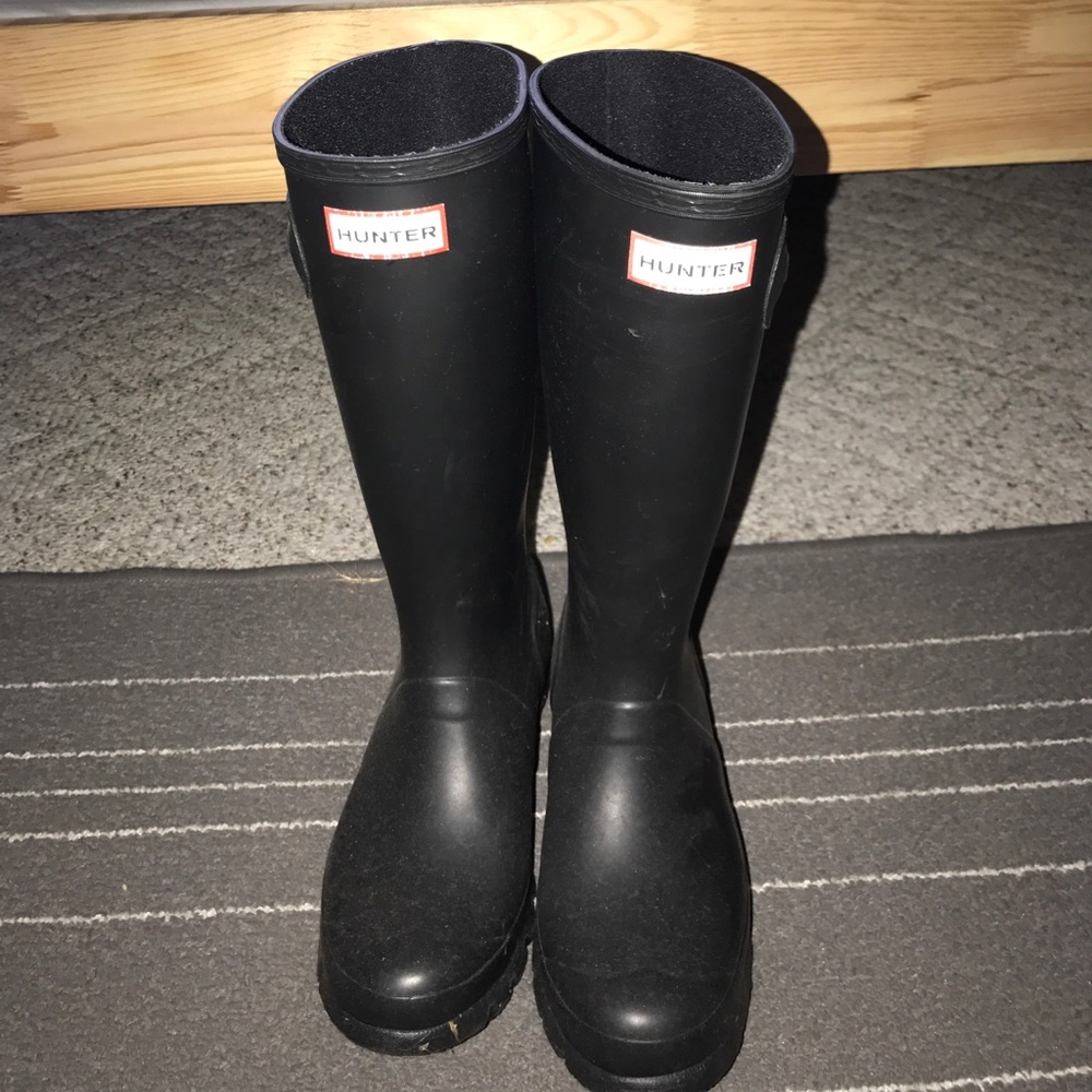 Black hunter boots