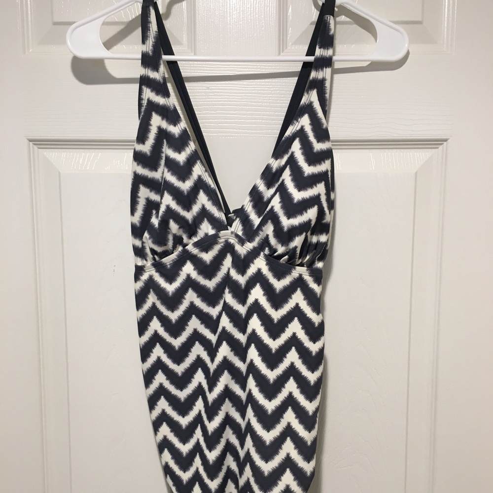 Liz Lange Maternity Chevron stripe swim suite new