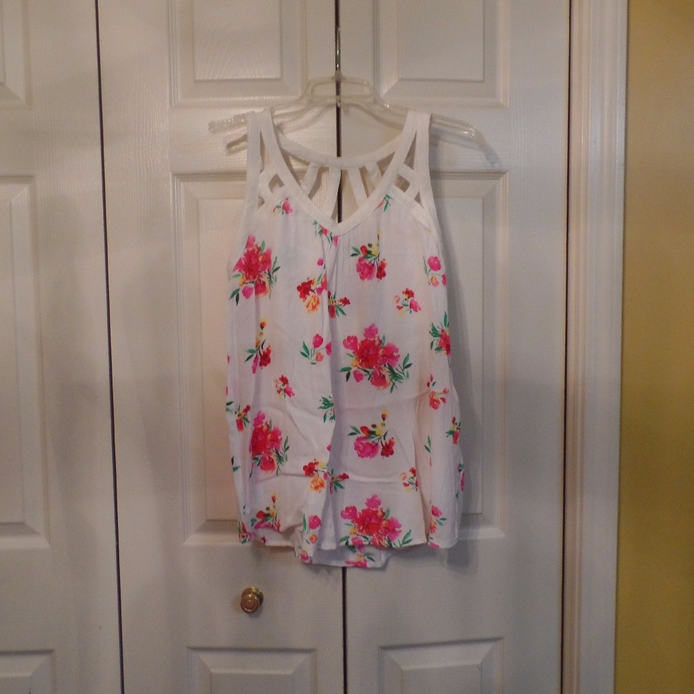 ATILIO CUT OUT DETAIL FLORAL TOP STICH FIX
