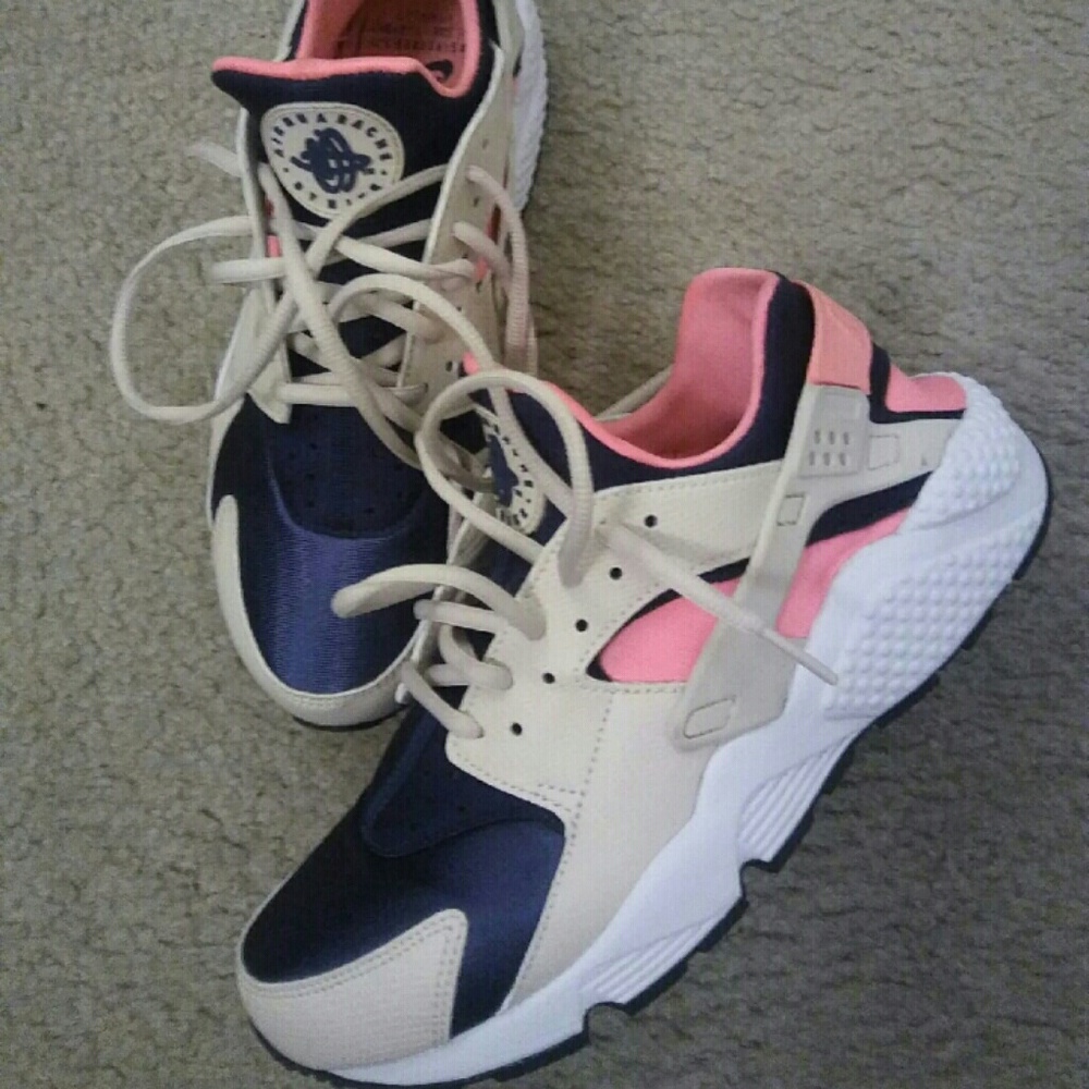 WMNS Air Hurache Run