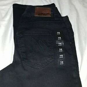 Maurices NWT black 1/2 short slim boot cut jeans