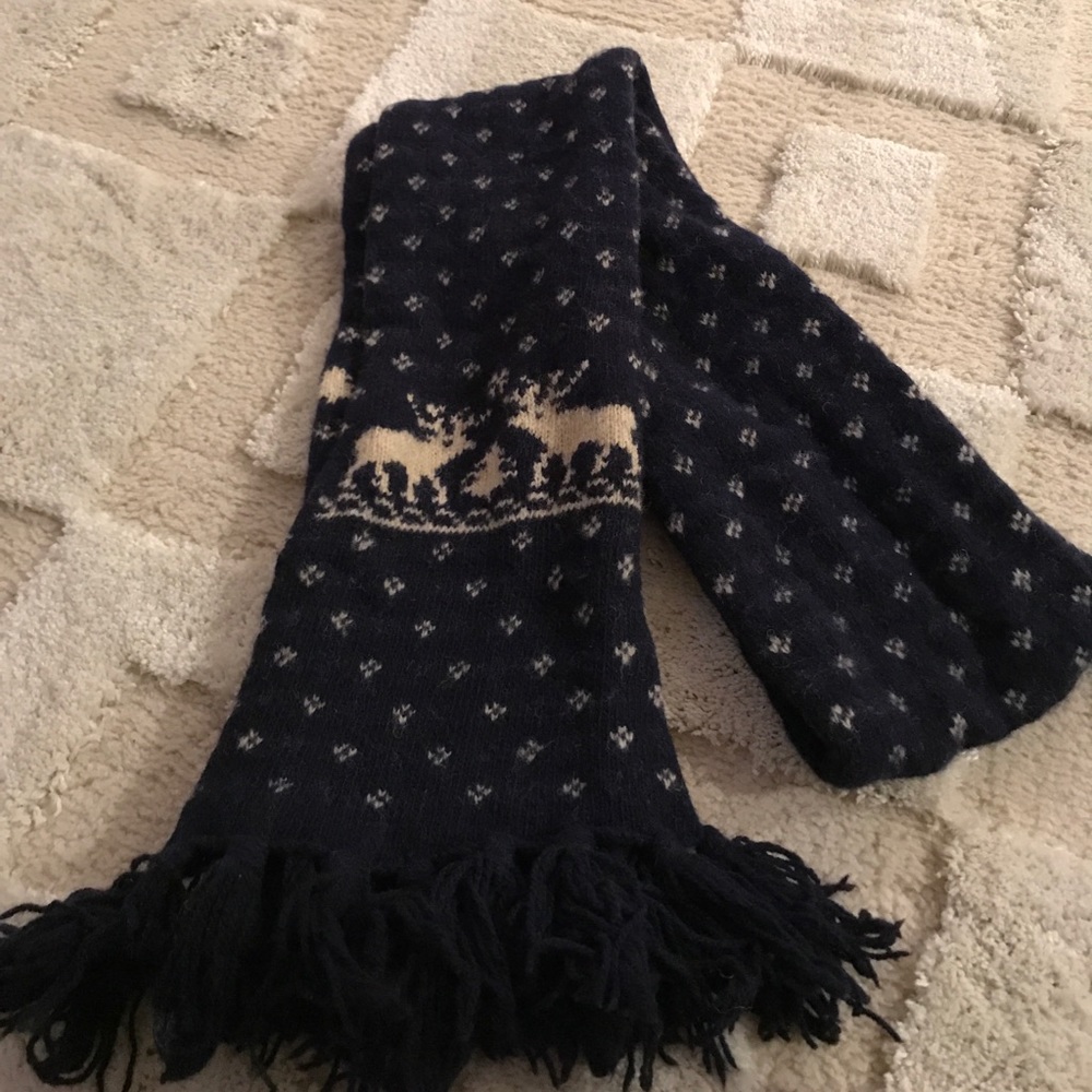 Navy and cream reindeer scarf