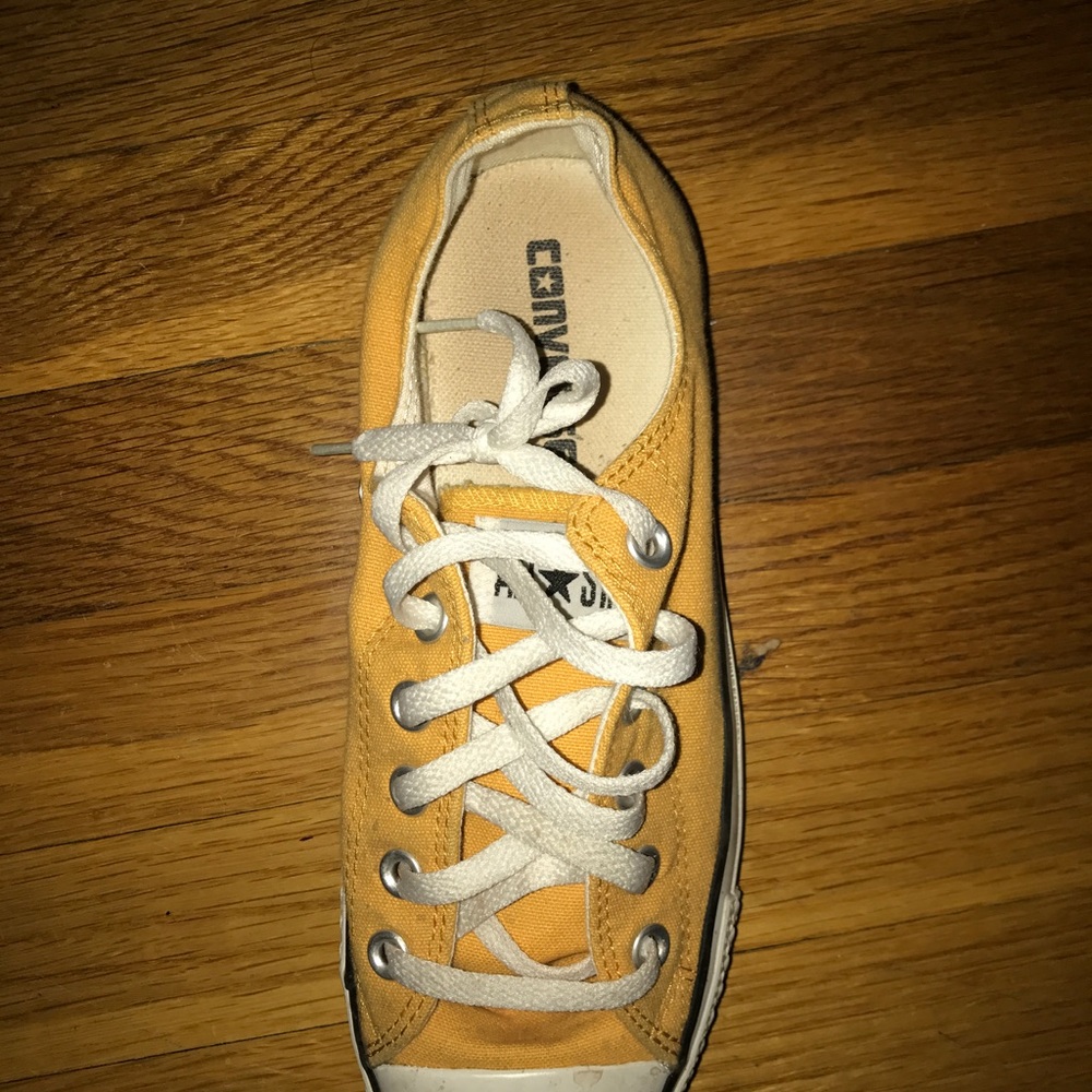 Yellow converse!
