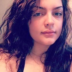 Meet your Posher, Alexis