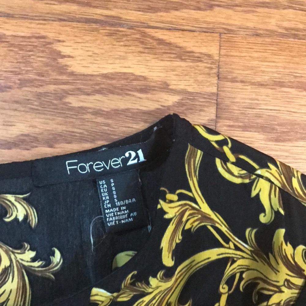Forever 21 Chain Print Top - Picture 3 of 3