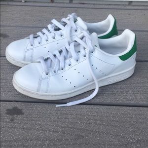 Adidas Stan Smiths (7.5)