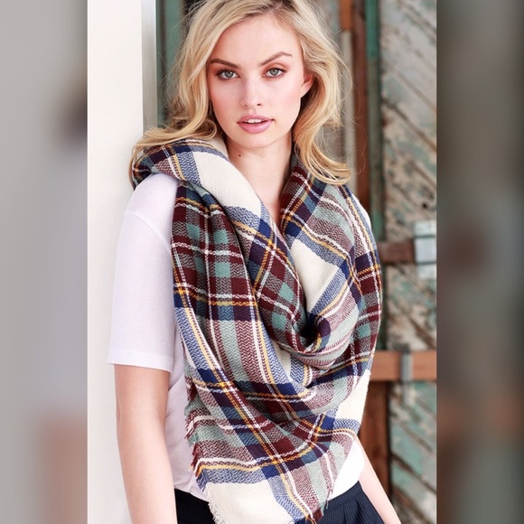 White Blanket Scarf - Picture 2 of 2