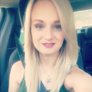 Meet your Posher, Kerra