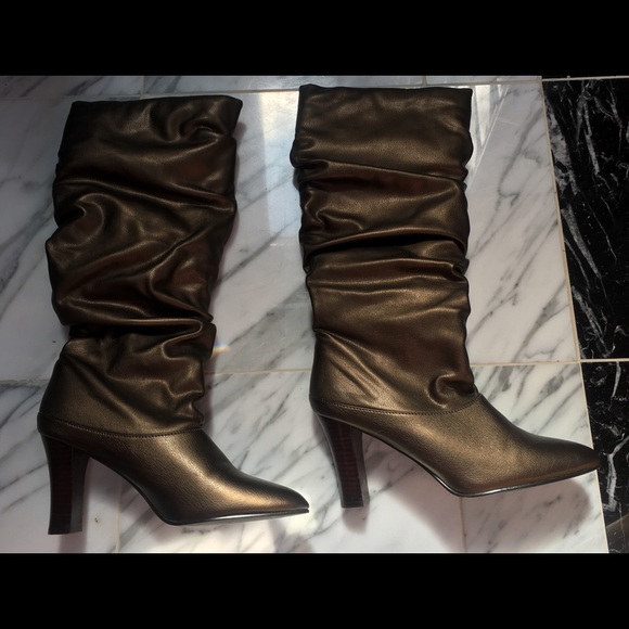 FALL'S , BRONZE & SLOUCHY BOOTS - Picture 2 of 5