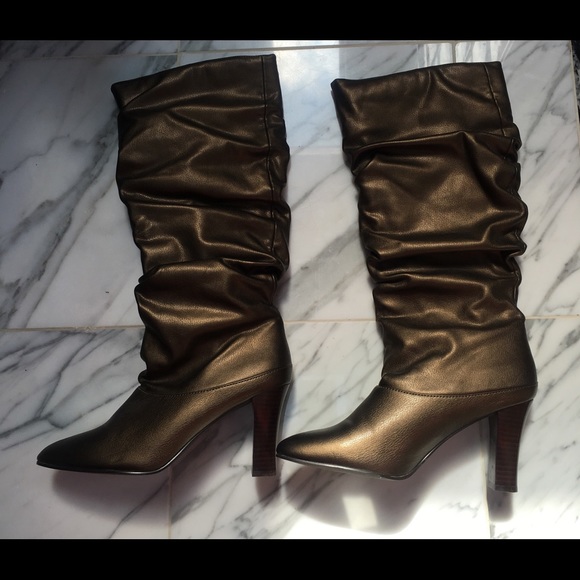 FALL'S , BRONZE & SLOUCHY BOOTS - Picture 3 of 5