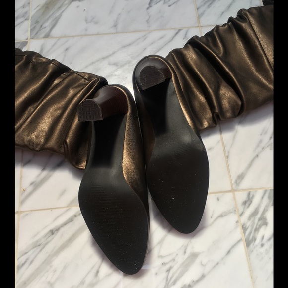 FALL'S , BRONZE & SLOUCHY BOOTS - Picture 4 of 5